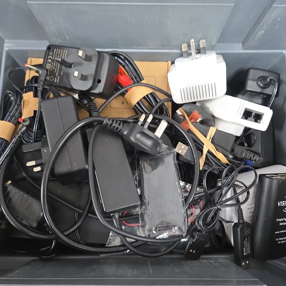 APPROXIMATELY 10 ASSORTED HOUSEHOLD ITEMS TO INCLUDE WIRELESS REPEATER, CABLES, ROUTERS, ETC