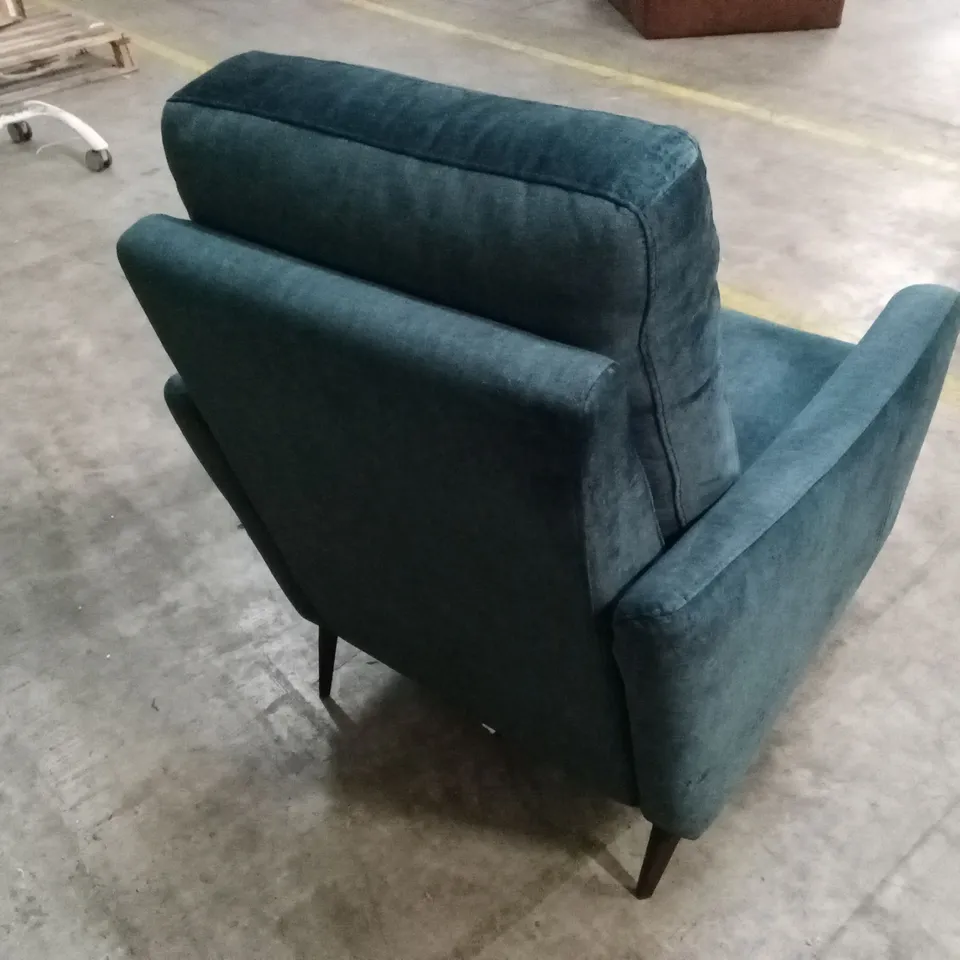 QUALITY DESIGNER ITALIAN MADE FABRIC POWER RECLINER CHAIR