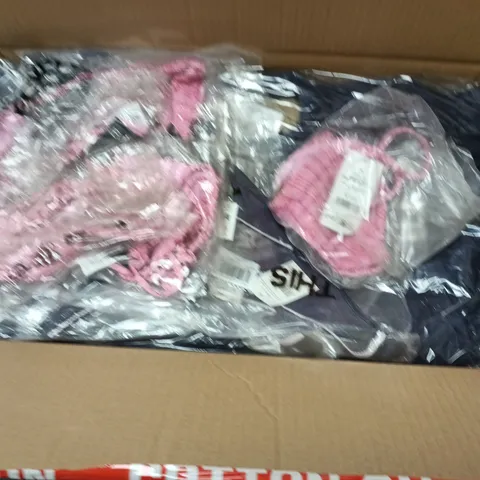 BOX OF APPROXIMATELY 15 ASSORTED CLOTHING ITEMS TO INCLUDE: BOX FIT GRAPHIC HOODIE