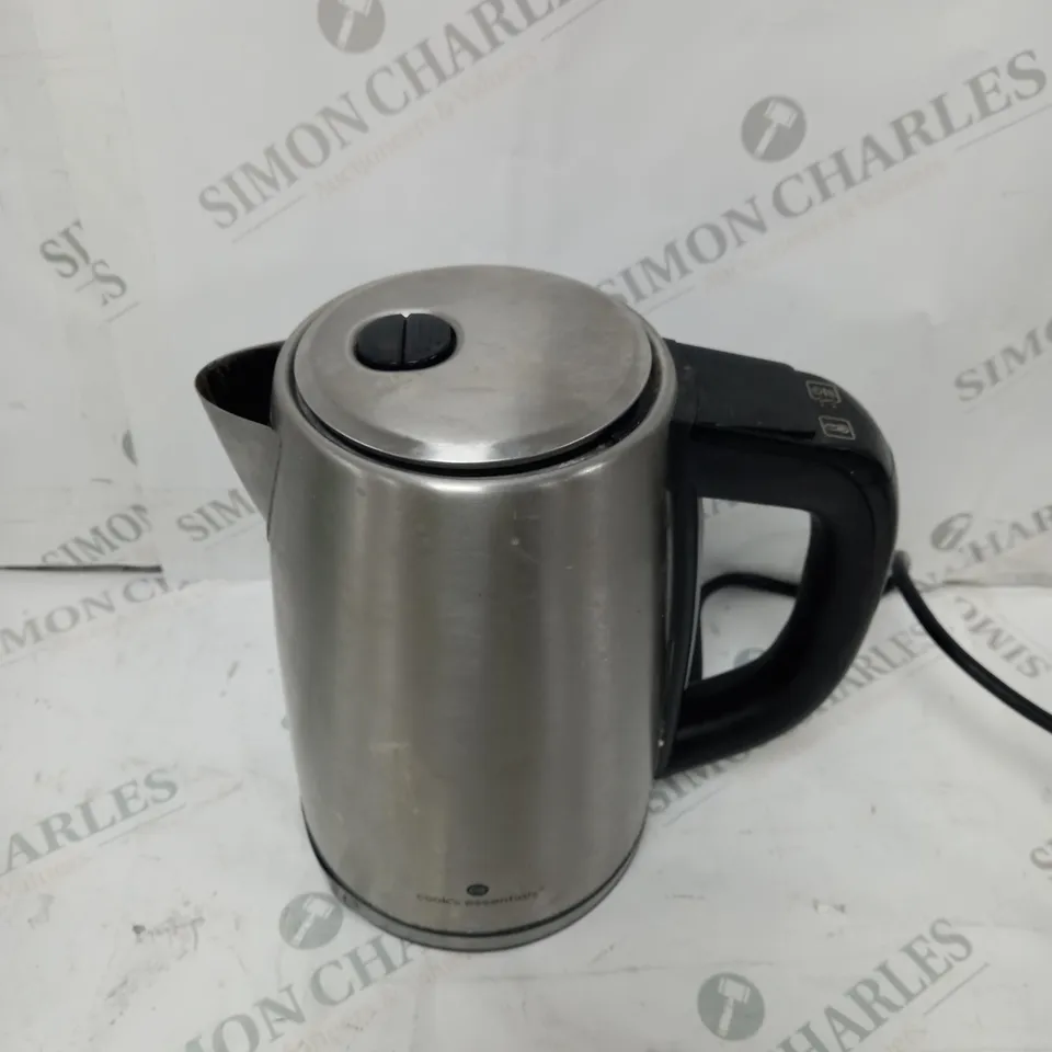 COOK'S ESSENTIALS KETTLE IN SILVER