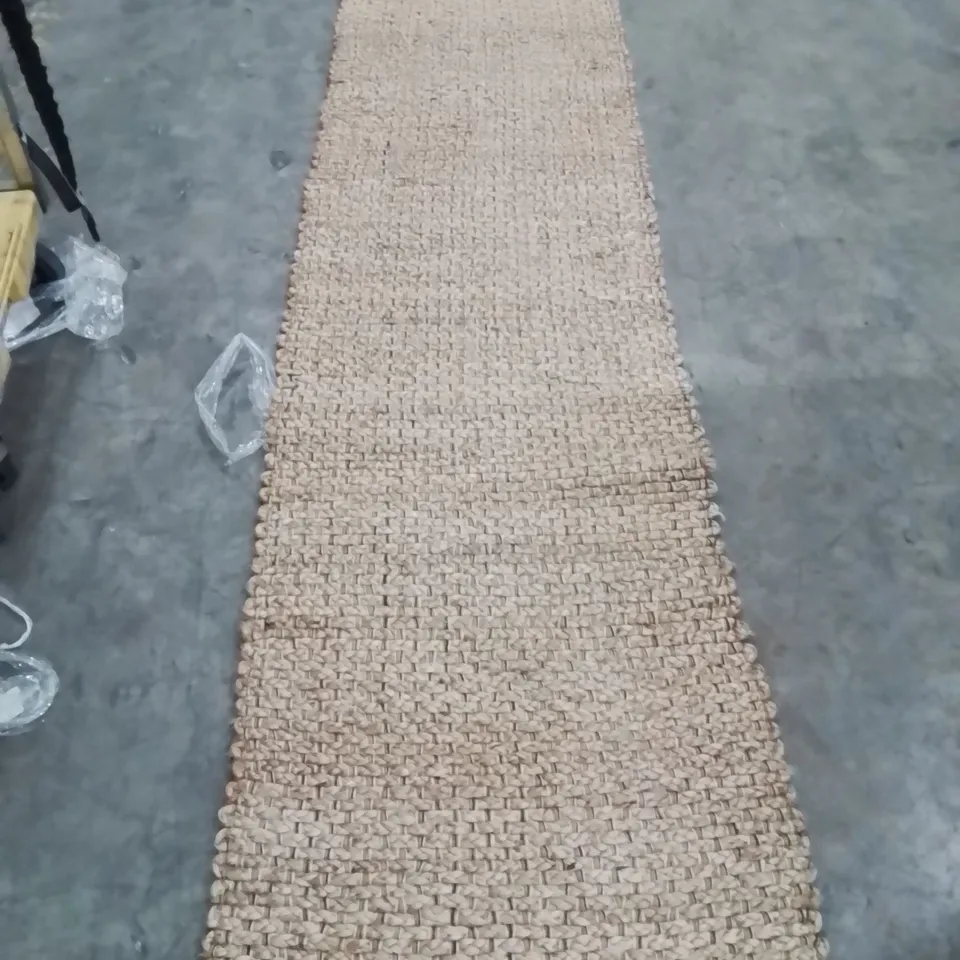 QUALITY DESIGNER AREA RUG - APPROXIMATELY 300X70CM