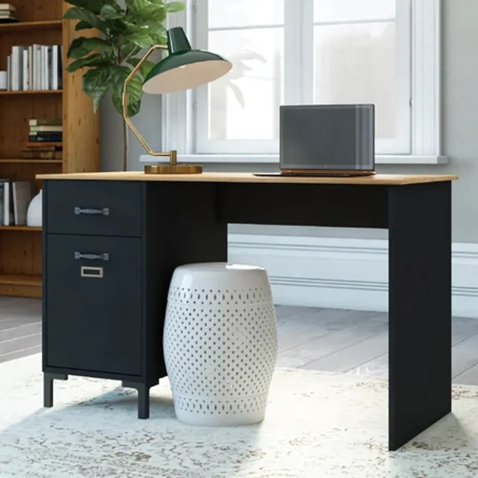 BOXED CHICASAW DESK 