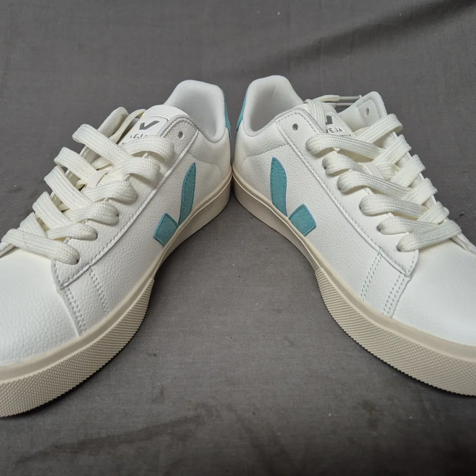 BOXED PAIR OF VEJA SHOES IN WHITE/GREEN UK SIZE 6.5