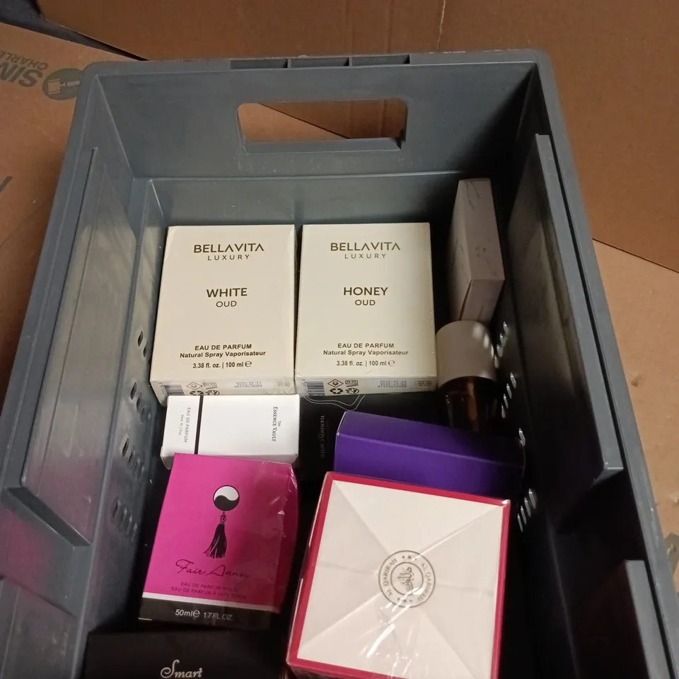 APPROXIMATELY 10 BOTTLES OF ASSORTED PERFUMES INCLUDING BELLAVITA AND FAR AWAY 