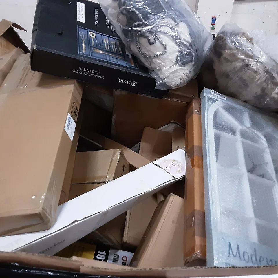 PALLET OF ASSORTED PRODUCTS INCLUDING LED VANITY MIRROR LIGHT, LED CEILING LAMP, LED NEON BACK LIGHT, MODENA MIRROR, BIG BOY XL CAMPING CHAIR WITH COOLER BAG, BAMBOO CUTLERY ORGANISER 