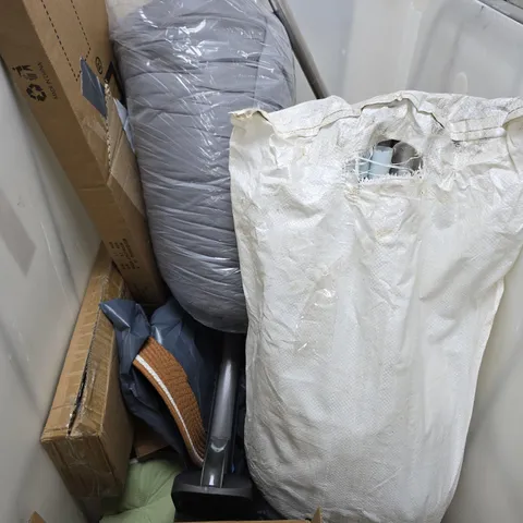 APPROXIMATELY 10 ASSORTED OVER-SIZED HOUSEHOLD PRODUCTS TO INCLUDE HOME DECOR, DUVET ETC 