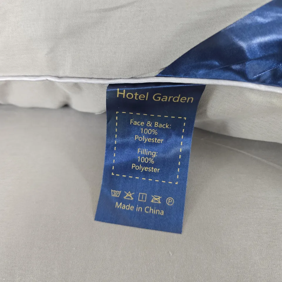 2X HOTEL GARDEN PILLOWS