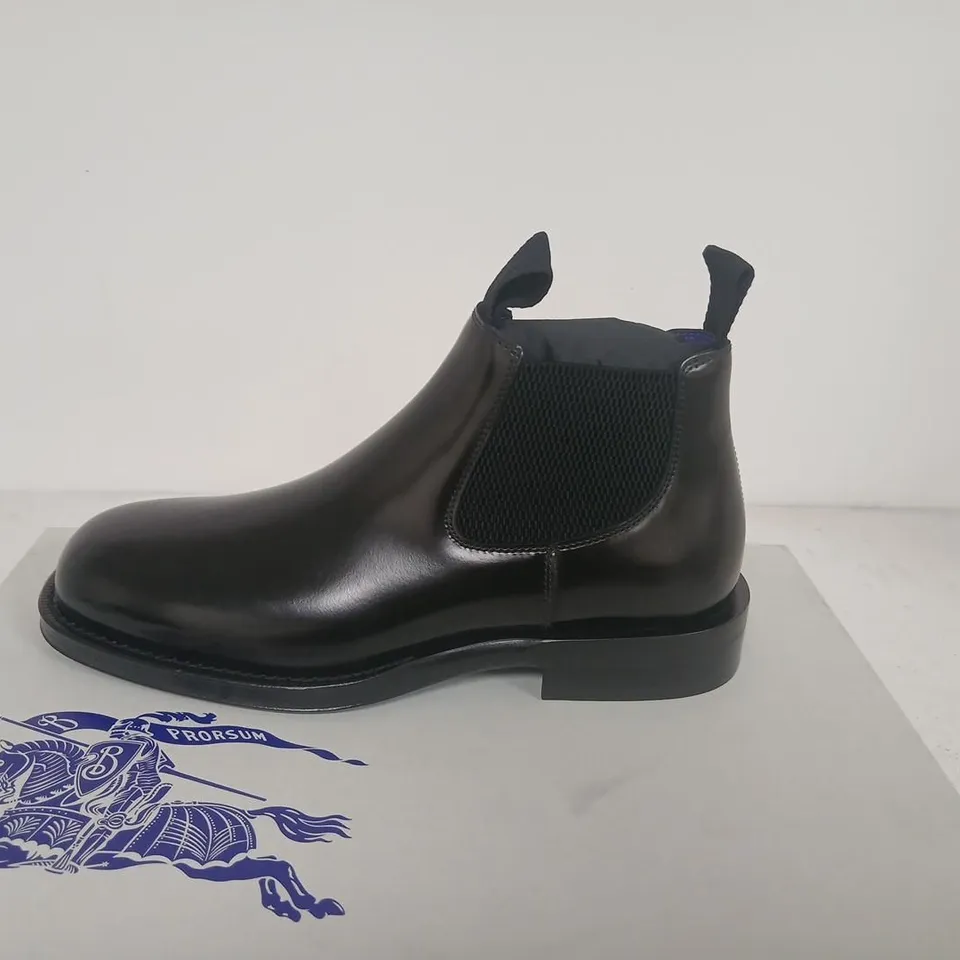 BURBERRY LEATHER CHELSEA BOOTS – BLACK, UK 5 (EUR 39) – BOX & DUST BAG