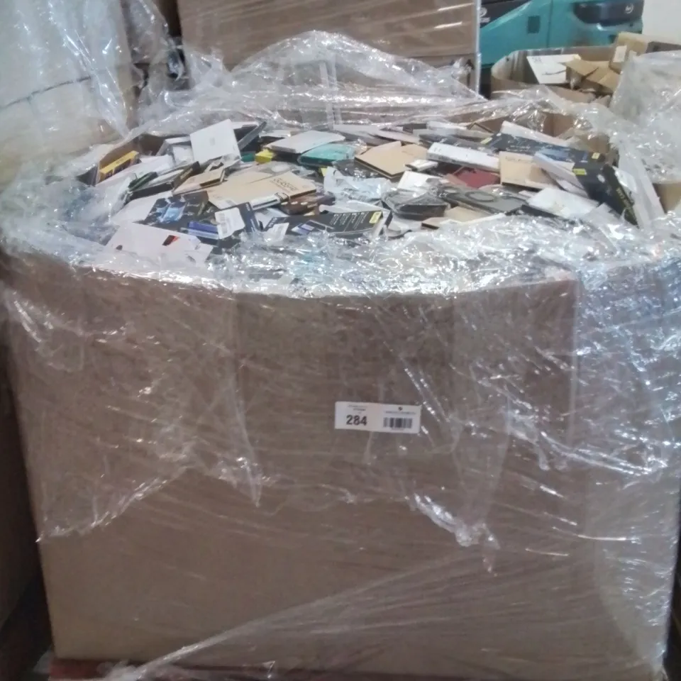 PALLET CONTAINING VERY LARGE AMOUNT OF BRAND NEW PHONE CASES [MODELS AND MAKES VARY]