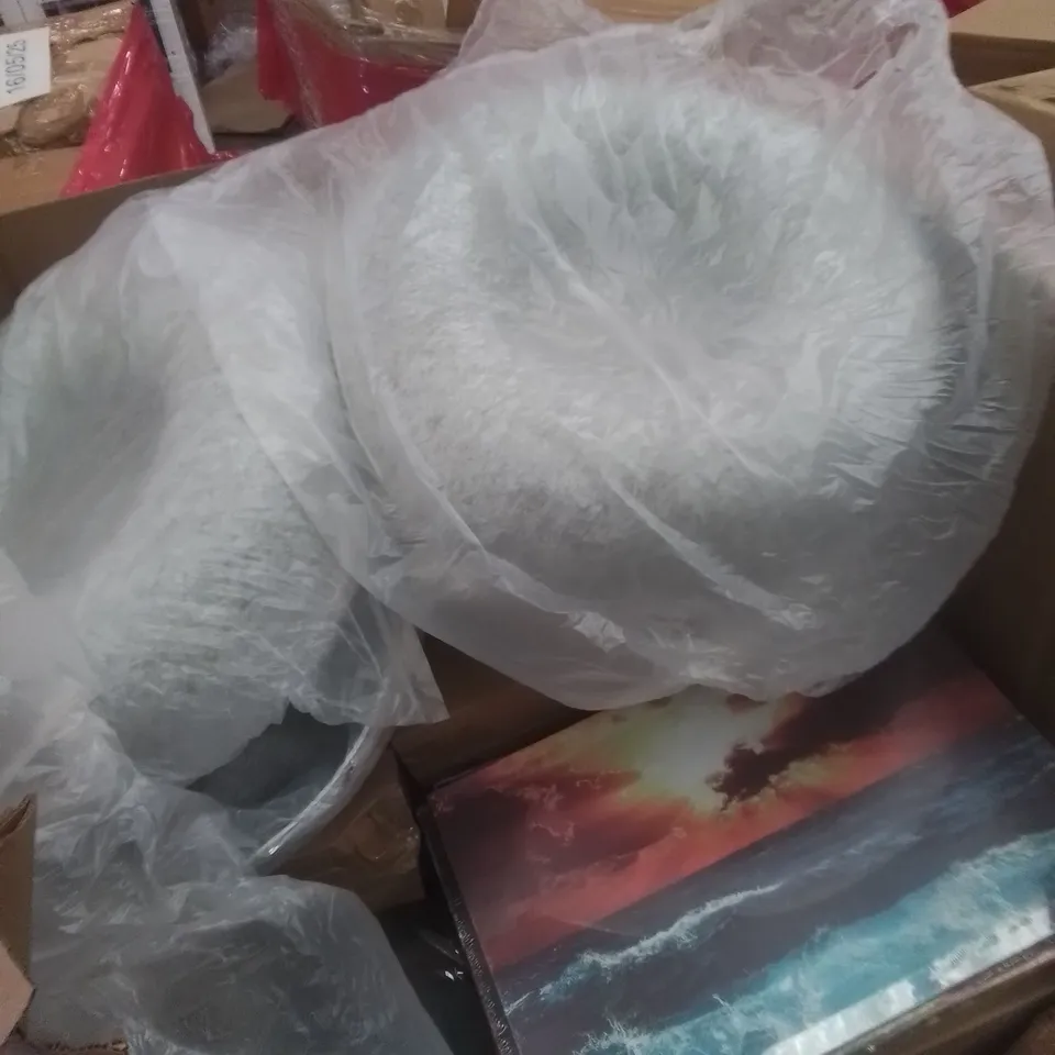 PALLET OF ASSORTED HOUSEHOLD GOODS AND FURNITURE TO INCLUDE; ELECTRIC BLANKETS, SUNSET PORTRAITS, LARGE QUANTITY OF JEMIDI ARMCHAIR COVERS ETC