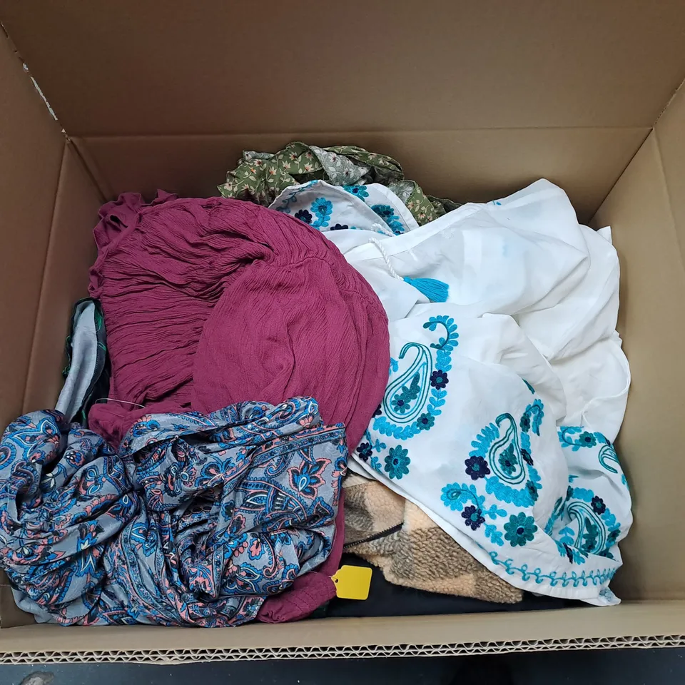 APPROXIMATELY 20 CLOTHING ITEMS TO INCLUDE TROUSERS, DRESSES AND TOPS. ASSORTED COLOURS, SIZES AND STYLES