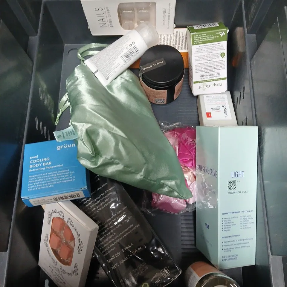 APPROXIMATEY 20 ASSORTED HEALTH AND BEAUTY PRODUCTS TO INCLUDE CERAVE MOISTURISING LOTION, SUPREME CRÈME SKIN PERFECTOR AND SOLSKIN TANNING MOISTURISER
