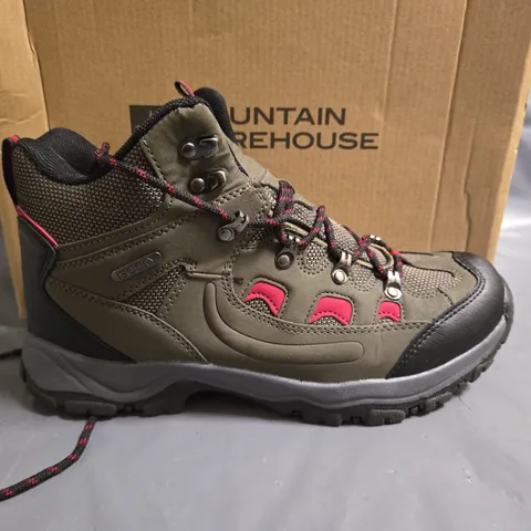 BOXED MOUNTAIN WAREHOUSE ADVENTURER WATERPROOF HIKING BOOTS - UK 9