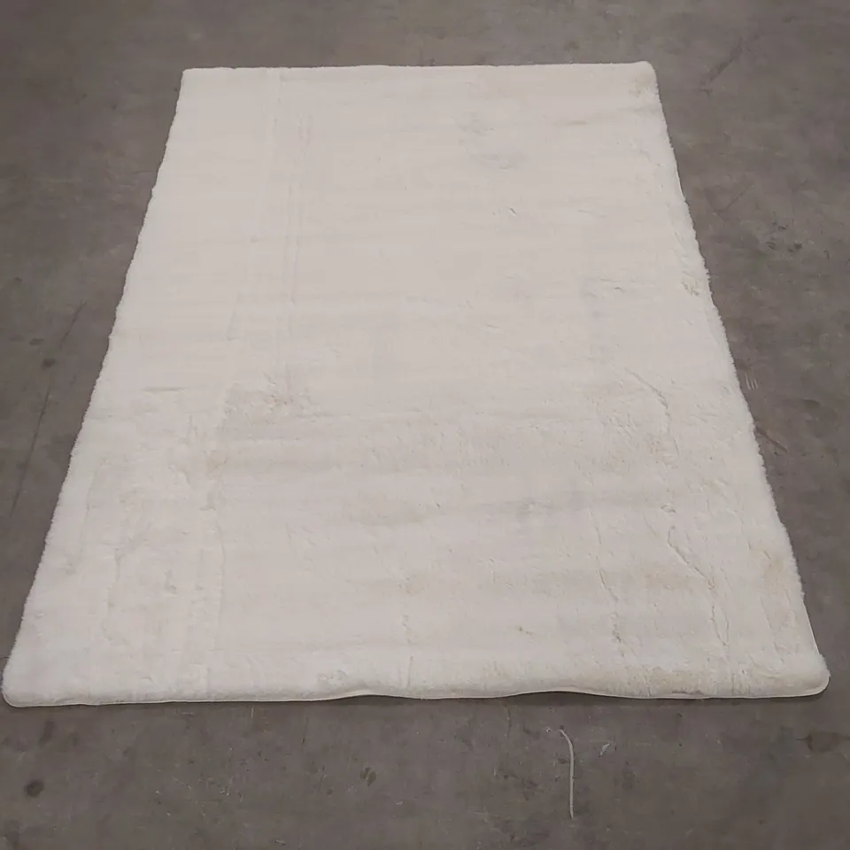 QUALITY DESIGNER AREA RUG - APPROXIMATELY 170 x 120cm