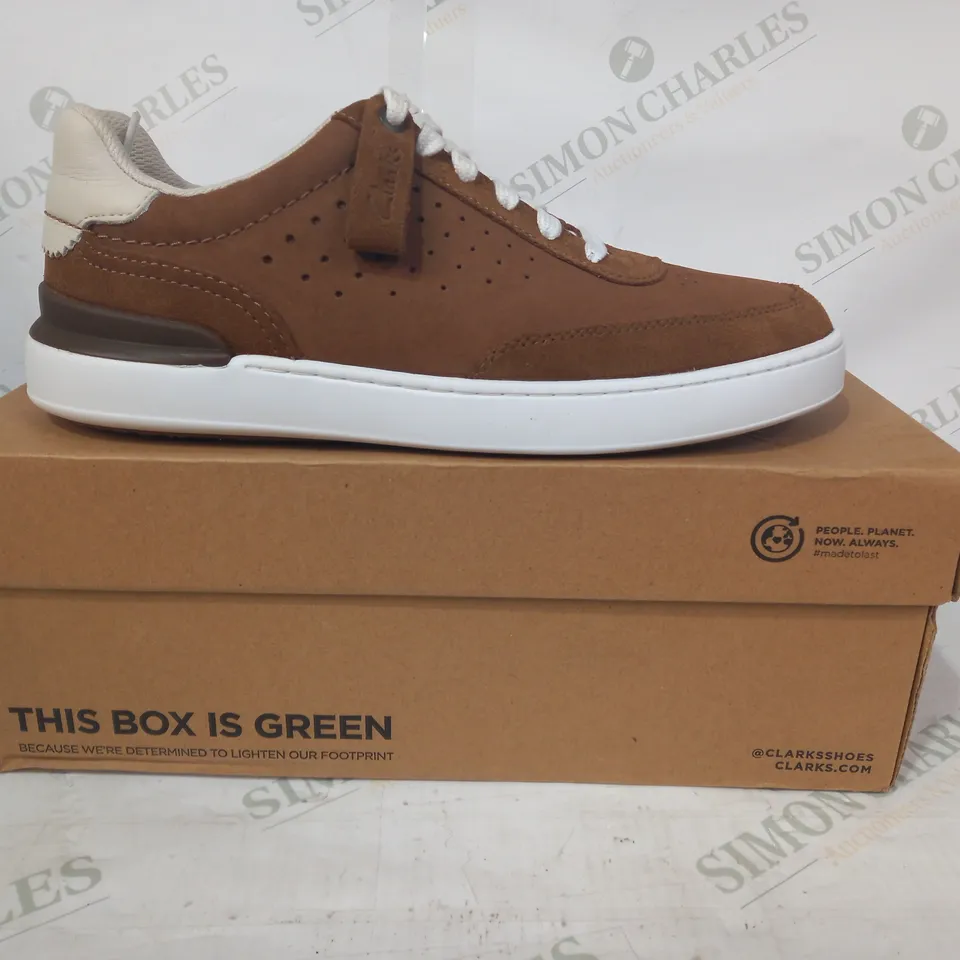 BOXED PAIR OF CLARKS COURTLITE SHOES IN BROWN UK SIZE 8.5