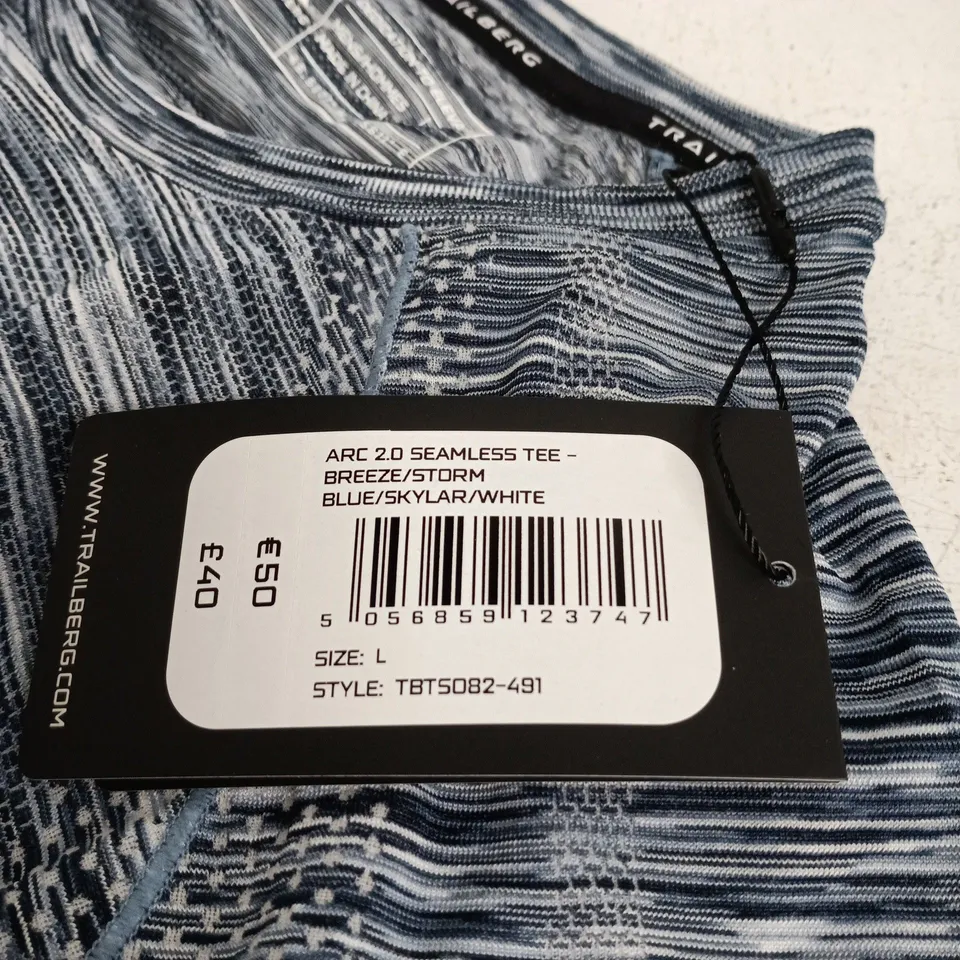 TRAILBERGARC 2.0 SEAMLESS TEE – BREEZE/STORM BLUE, SKY & WHITE – SIZE L 