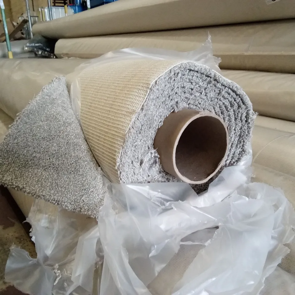 ROLL OF QUALITY MARBELLA PLATINUM CARPET // APPROX SIZE: 5.5 x 4m
