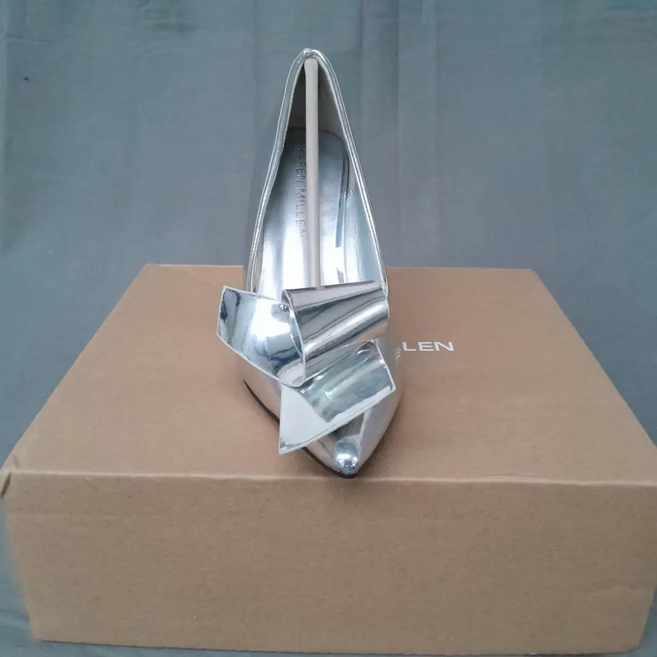 BOXED PAIR OF KAREN MILLED TWIST BOW DETAIL POINTED TOE HEELS IN METALLIC SILVER SIZE 5