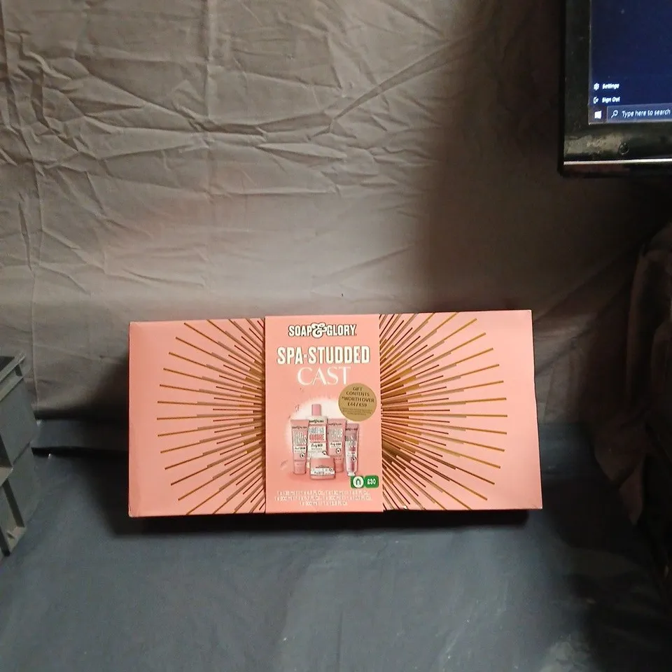 SOAP & GLORY SPA-STUDDED CAST GIFT SET 