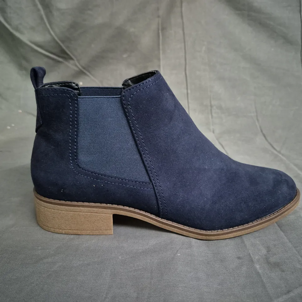 PAIR OF WOMENS NAVY CHELSEA BLOCK HEEL ANKLE BOOTS SIZE 6