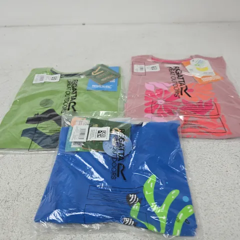 APPROXIMATELY 65 ASSORTED BRAND NEW REGATTA CHILDRENS CLOTHING ITEMS IN VARIOUS SIZES, STYES & COLOURS TO INCLUDE BOSLEY T SHIRTS