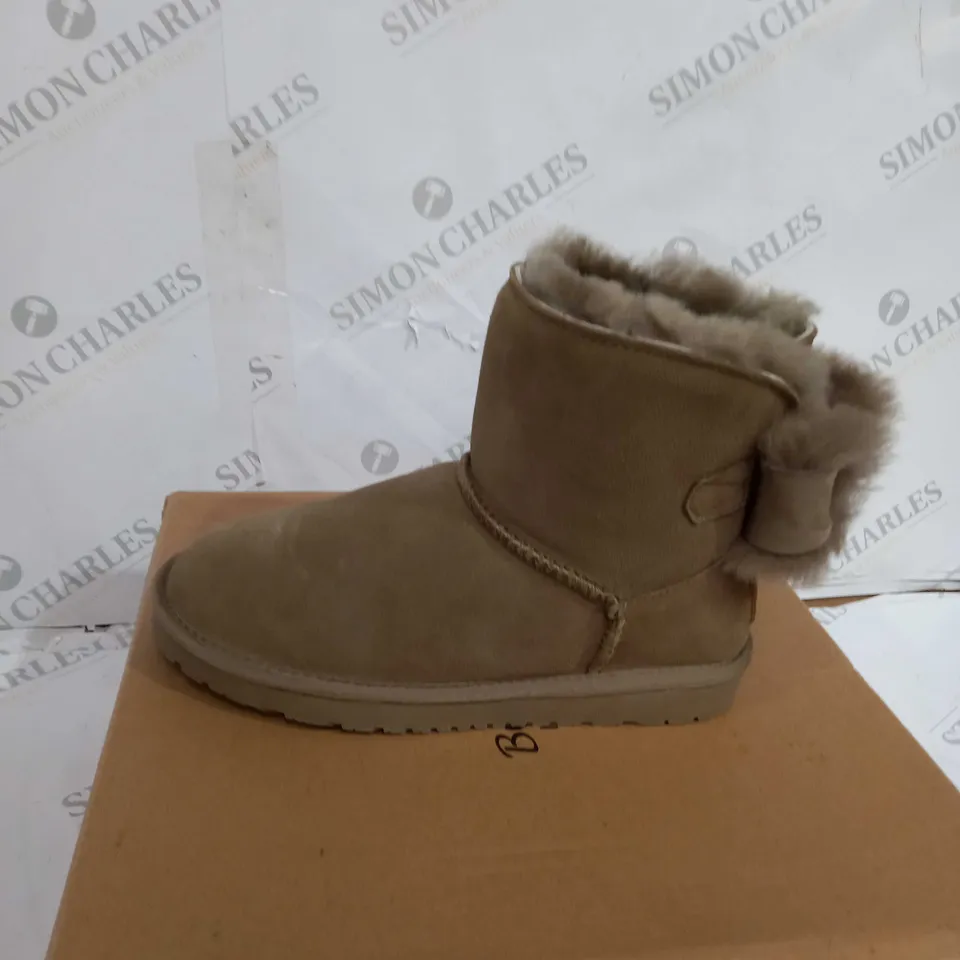 BOXED BONOVA HANDMADE SHEEP SKIN LOW BOOTS - SIZE 4