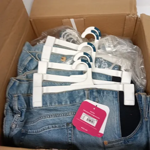 BOX OF APPROXIMATELY 12 ISABEL JEAN SHORTS ASSORTED SIZES