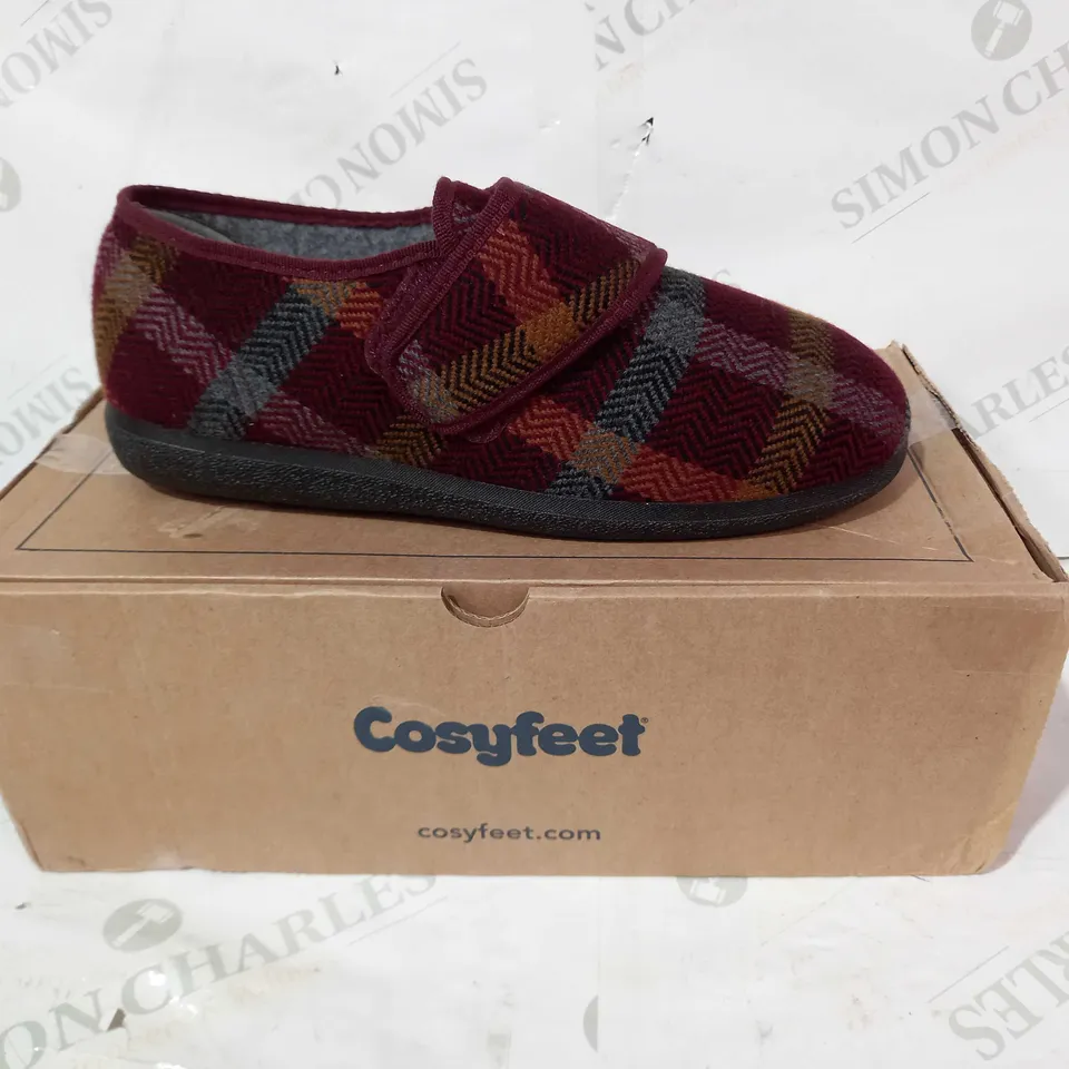BOXED PAIR OF COSYFEET SLIPPERS IN BURGUNDY CHECK UK SIZE 8