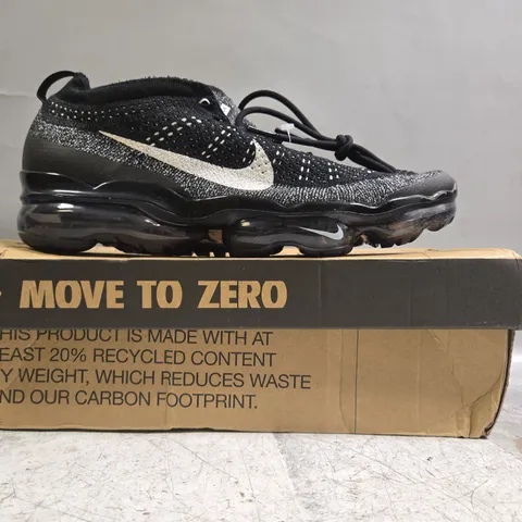 BOXED PAIR OF NIKE AIR VAPORMAX 2023 FK SHOES IN BLACK/WHITE SIZE UK 10
