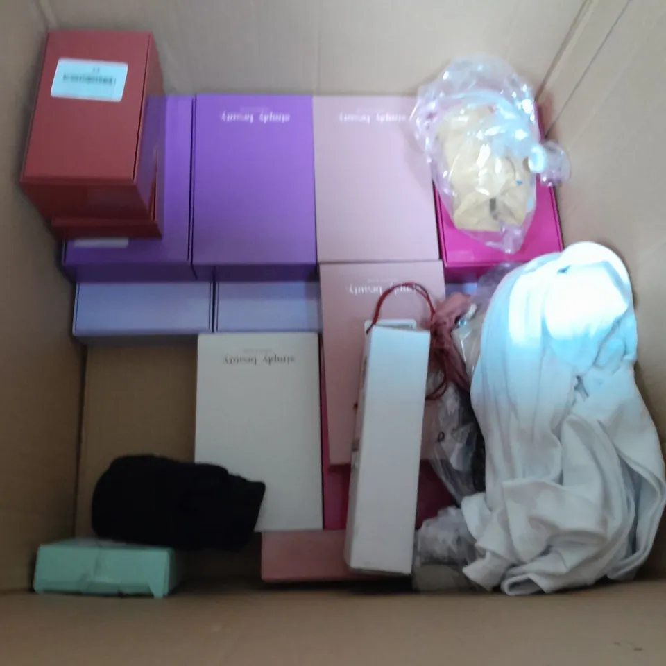 LOT OF ASSORTED ITEMS TO INCLUDE BAKING TRAYS, DRUM GRATERS, EYE AND BROW HAIR REMOVERS AND ALL PURPOSE CLEANER