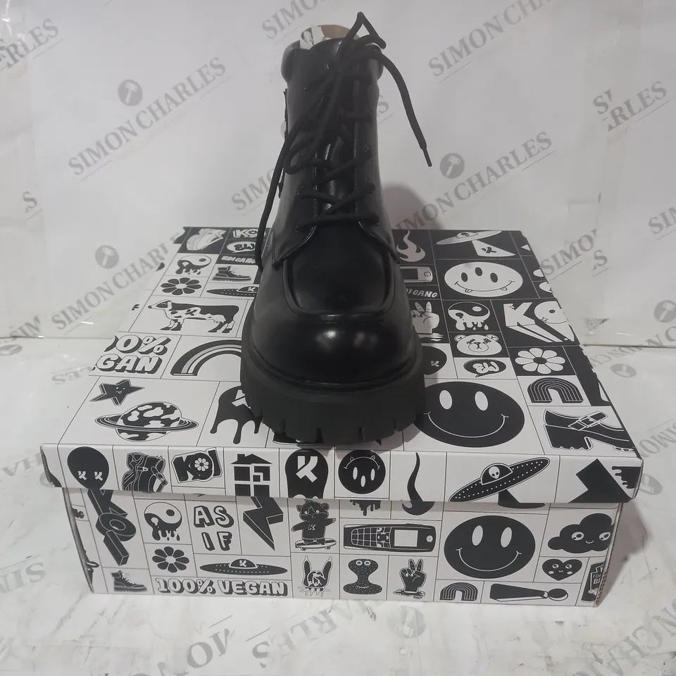 BRAND NEW BOXED PAIR OF KOI VEGAN LEATHER MORAL ALLIANCES MEN'S CROSS BOOTS IN BLACK UK SIZE 10