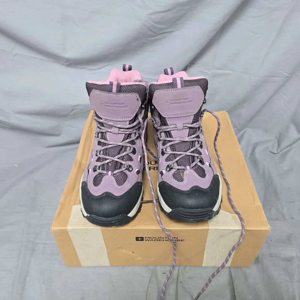 BOXED PAIR OF MOUNTAIN WAREHOUSE ADVENTURER WOMENS WATERPROOF WALKING BOOTS IN LILAC - UK 5