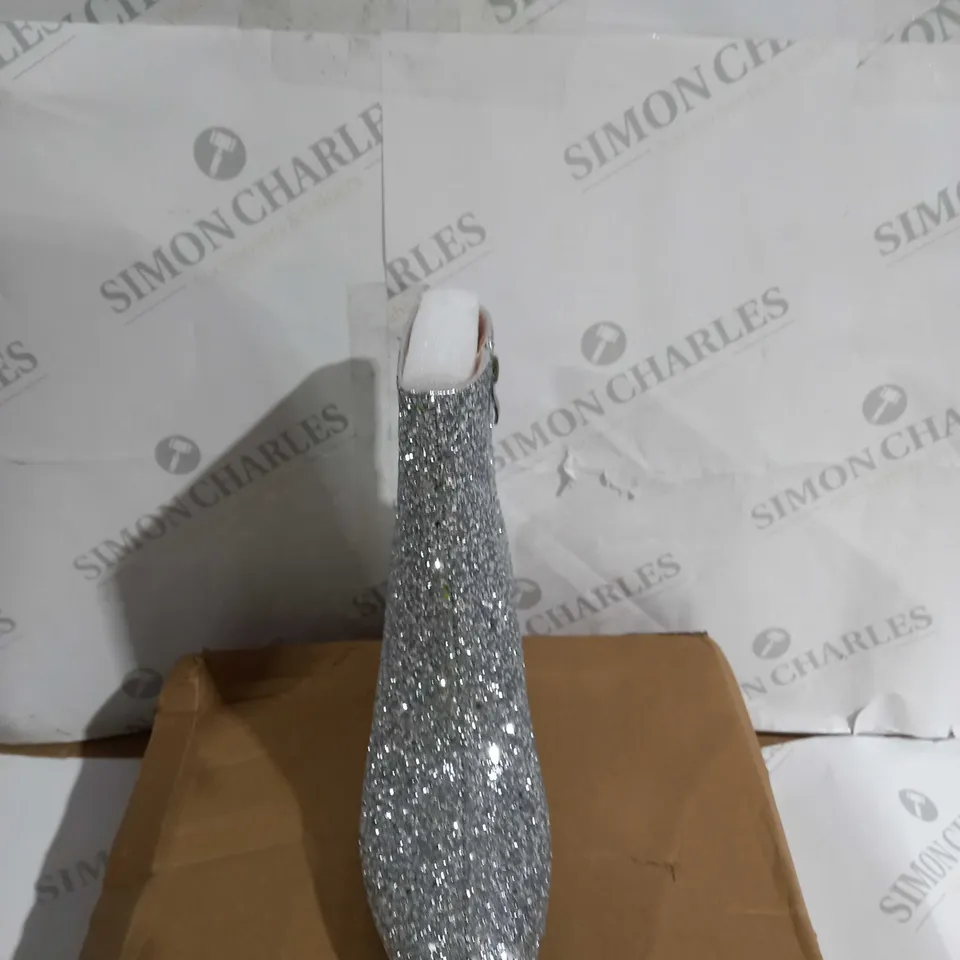 BOXED PAIR OFSIZE 39 ANKLE BOOTS SPARKLING