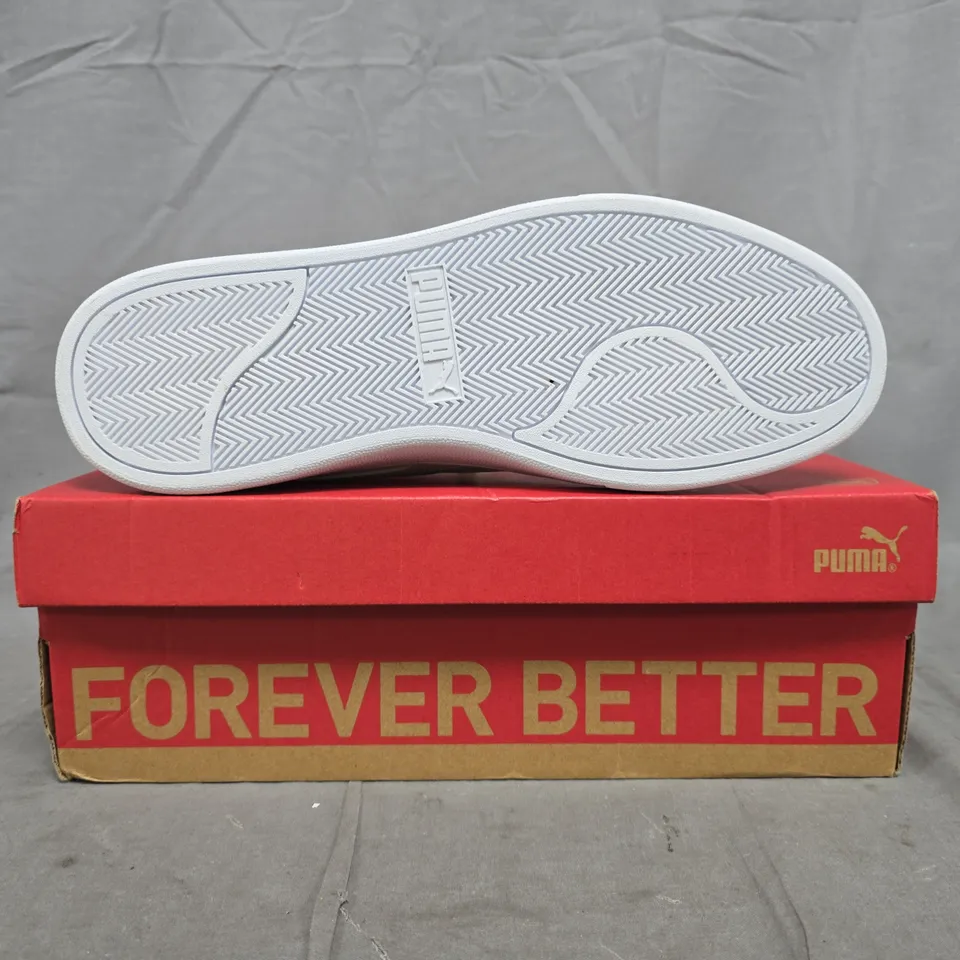 BOXED PAIR OF PUMA CAVEN 2.0 TRAINERS IN WHITE SIZE UK 11