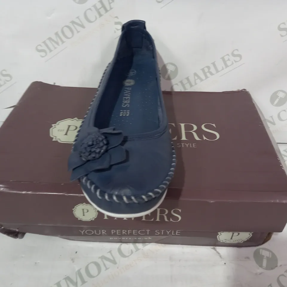 BOXED PAIR OF PAVERS SLIP-ON SHOES IN NAVY SIZE 5