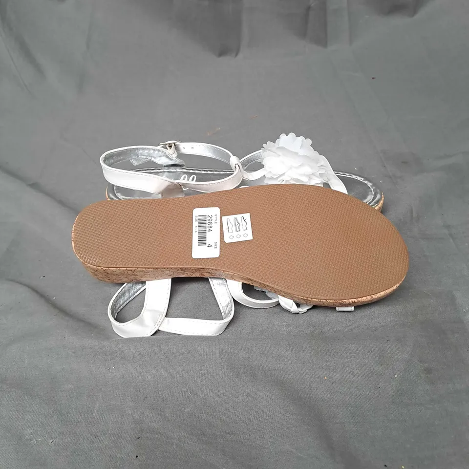 BOX OF APPROXIMATELY 12 PAIRS OF STRAPPY FLORAL SANDALS IN WHITE - VARIOUS SIZES