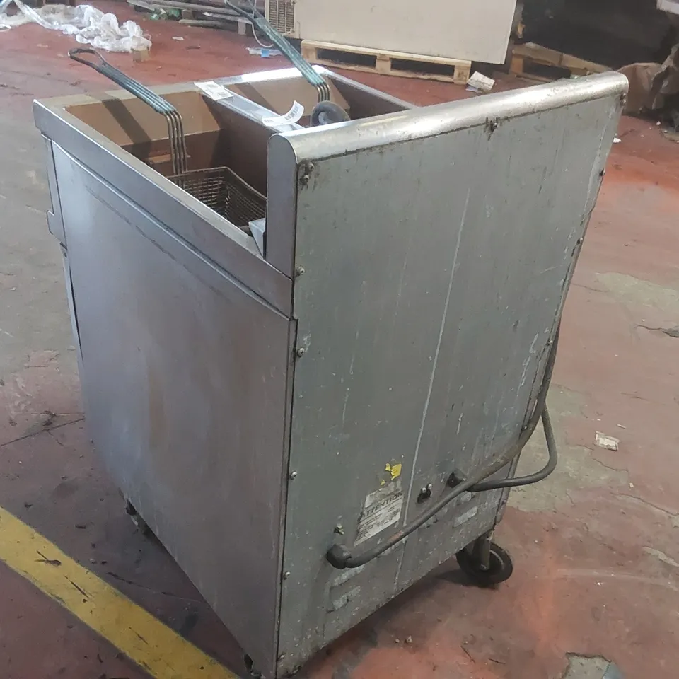LINCAT ELECTRIC COMMERCIAL DOUBLE DEEP FAT FRYER