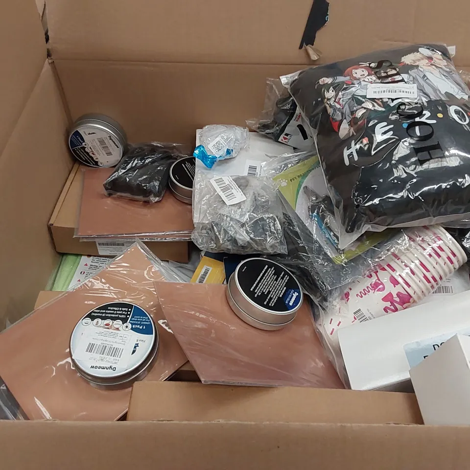 PALLET OF ASSORTED ITEMS INCLUDING: MENS ANIME JUMPER, GLASS SCREEN PROTECTOR, PICTURE MOUNTS, MINI EASEL, DOG LEAD, HOSE PIPE SPITTER