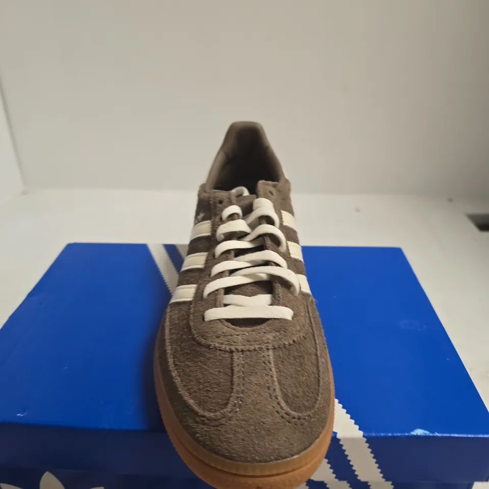 BOXED PAIR OF ADIDAS HANDBALL SPEZIAL W BROWN SUEDE TRAINERS – UK 5.5 