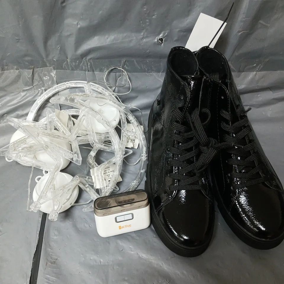 APPROXIMATELY 10 ASSORTED ITEMS TO INCLUDE SHOES, STAR LIGHTS, USB NAILCLIPPER,ETC