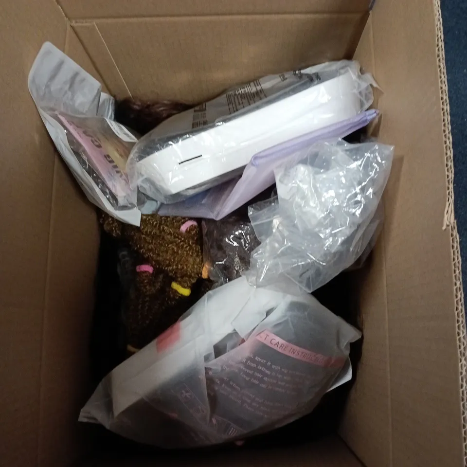 BOX OF APPROXIMATELY 10 WIGS AND HAIR PIECES IN ASSORTED COLOURS AND STYLES