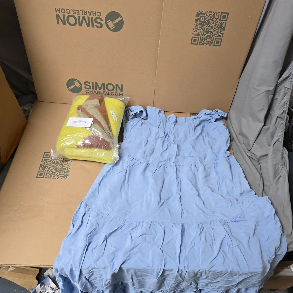 LARGE QUANTITY OF ASSORTED ITEMS TO INCLUDE SCARFS & DRESS IN VARIOUS SIZES, ETC - COLLECTION ONLY