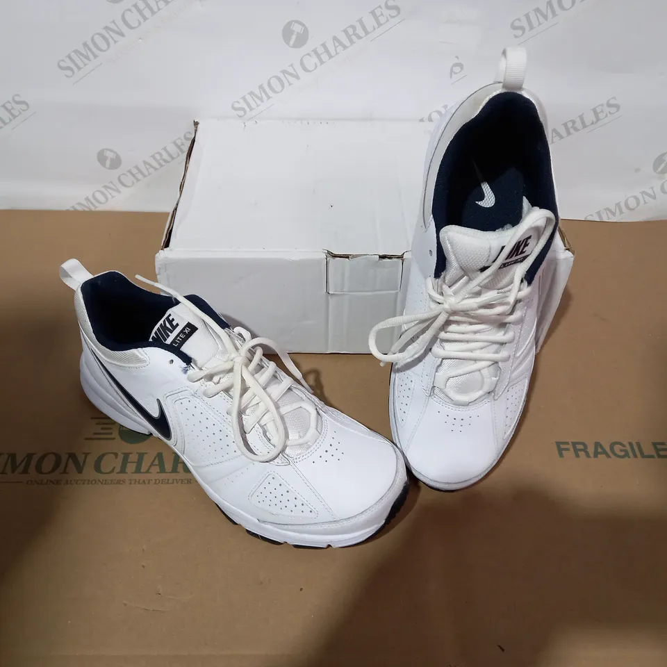 BOXED PAIR OF NIKE WHITE/NAVY TRAINERS SIZE 9