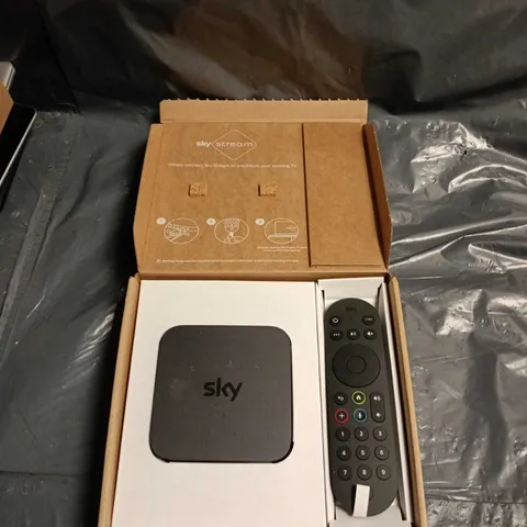 SKY STREAM SET-TOP BOX WITH REMOTE