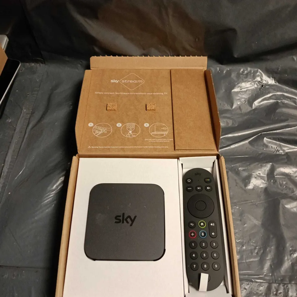SKY STREAM SET-TOP BOX WITH REMOTE