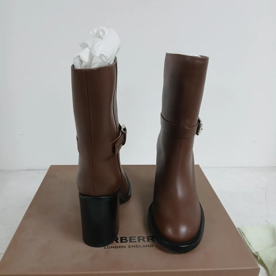 BURBERRY BROWN LEATHER KNEE-HIGH BOOTS WITH BUCKLE – UK7 (EUR40)
