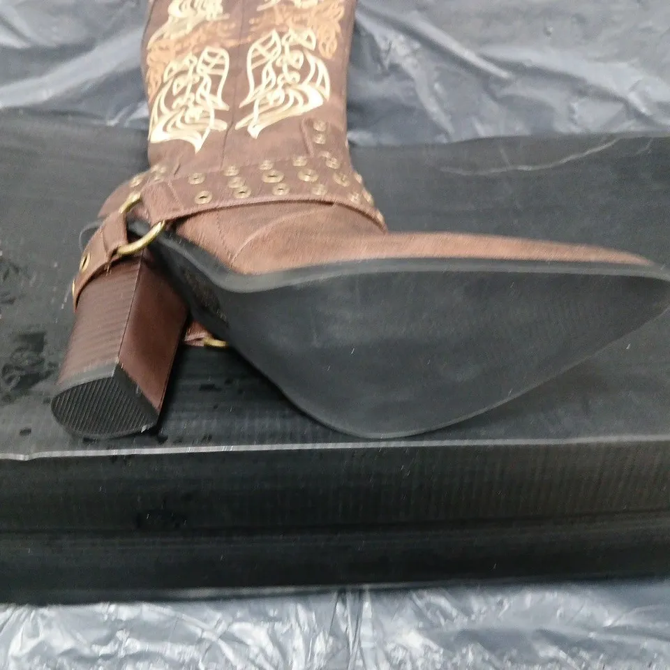BOXED PAIR OF CHILDREN OF THE MOON COWBOY BOOTS - UK SIZE 4