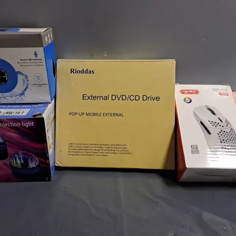 APPROXIMATELY 8 ASSORTED ITEMS TO INCLUDE - LED STARRY PROJECTOR LIGHT , HIGH LIGHT LONG DISTANCE , RIODDAS EXTERNAL DVD/CD DRIVE ETC