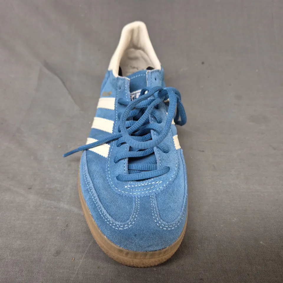 PAIR OF ADIDAS SPEZIAL SHOES IN BLUE/WHITE UK SIZE 5