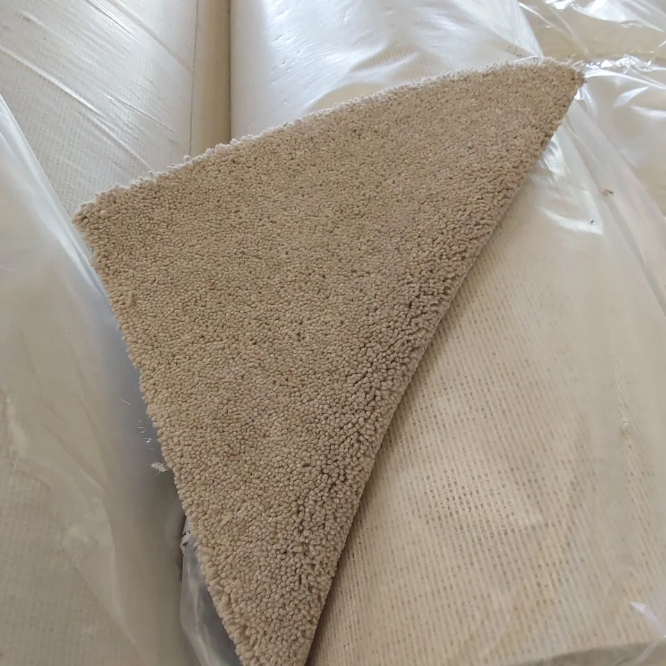 ROLL OF QUALITY TUDOR TWIST CLASSIC FAWN CARPET // SIZE: APPROX 4 X 5.4m